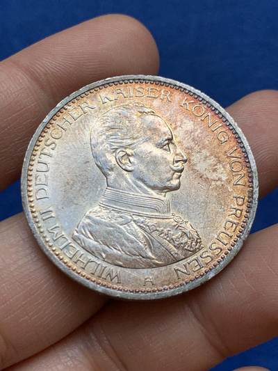《竞宝斋》第449场 周日，周一，周二  3场连拍 （全场包邮，欢迎送拍） - 德意志帝国1914年普鲁士戎装威廉二世5马克银币， 带光好品，发行量比1913少很多，卷首币五彩，实物很漂亮，一战历史的见证者