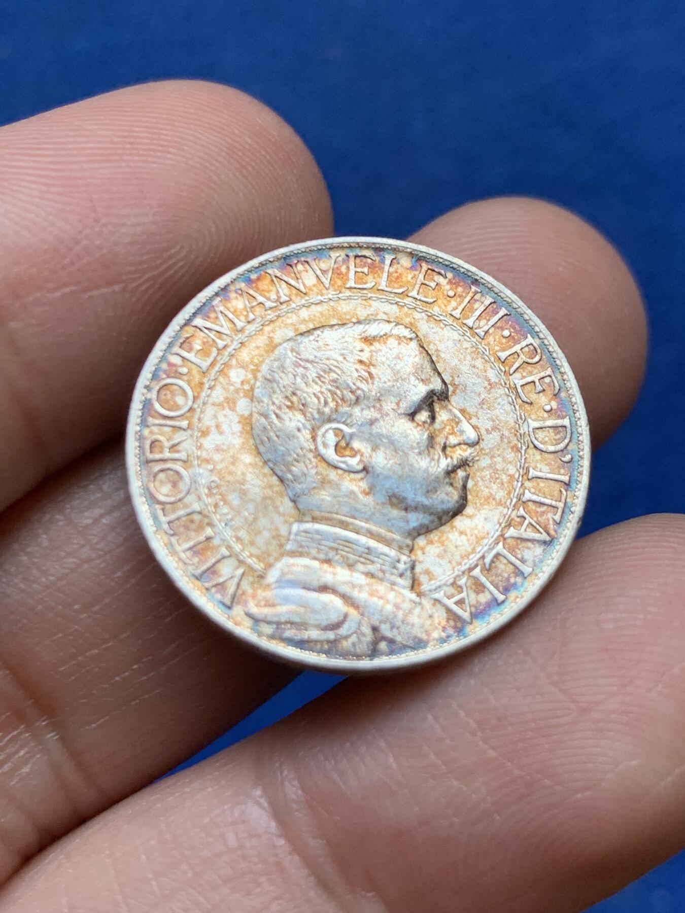 《竞宝斋》第449场 周日，周一，周二  3场连拍 （全场包邮，欢迎送拍） 意大利1912年马车1里拉银币 好彩