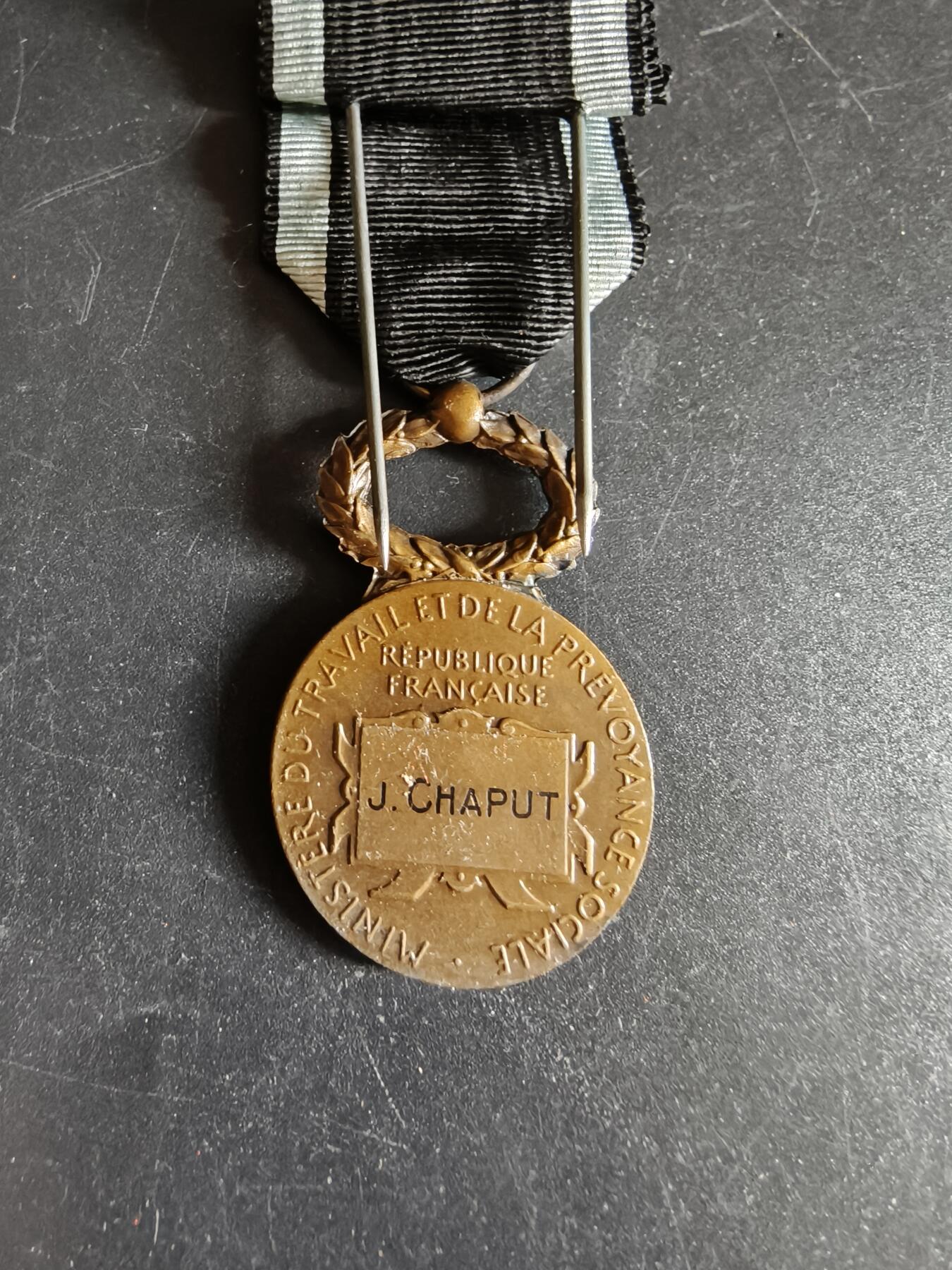 老王徽章第171期 法国劳动与社会保障部铜级奖章    实发    大师罗蒂作品