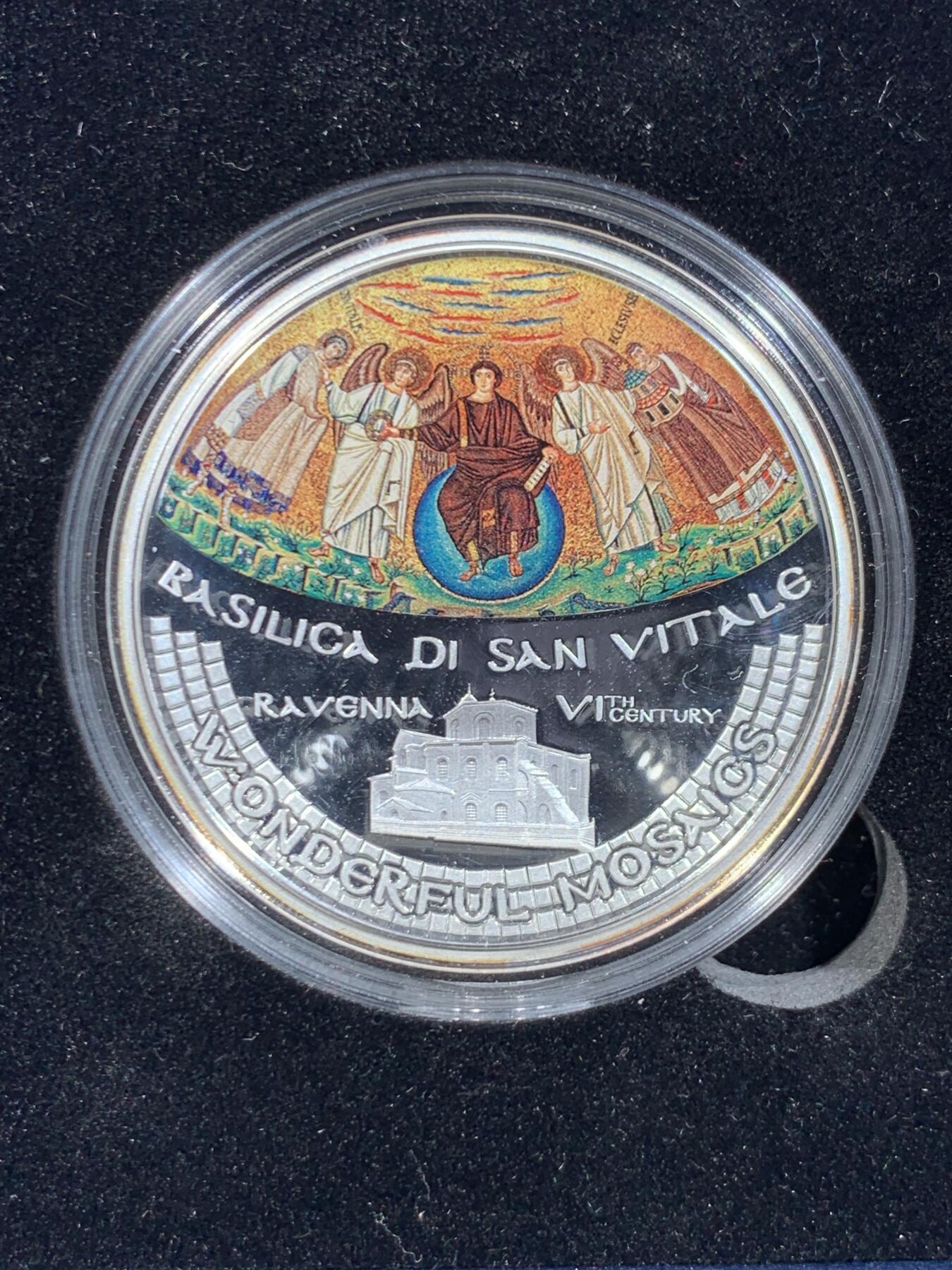 《竞宝斋》第449场 周日，周一，周二  3场连拍 （全场包邮，欢迎送拍） 库克2017年5元凹面彩色精制银币 精彩的马赛克系列-圣维塔教堂 1盎司999银 盒证全 发行量999枚