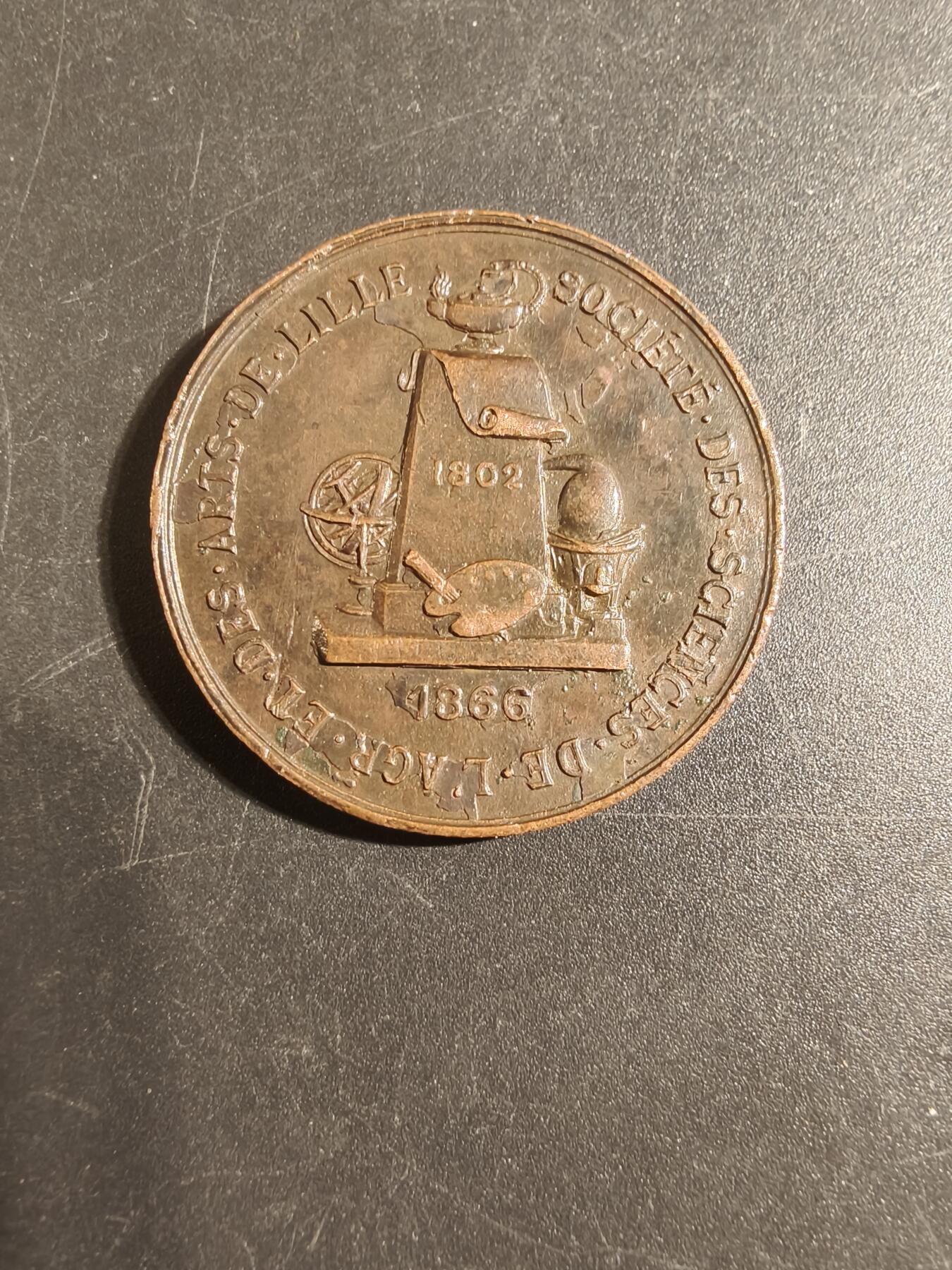 老王徽章第171期 法国里尔农业与艺术科学学会大铜章    直径34mm     重量14.4g