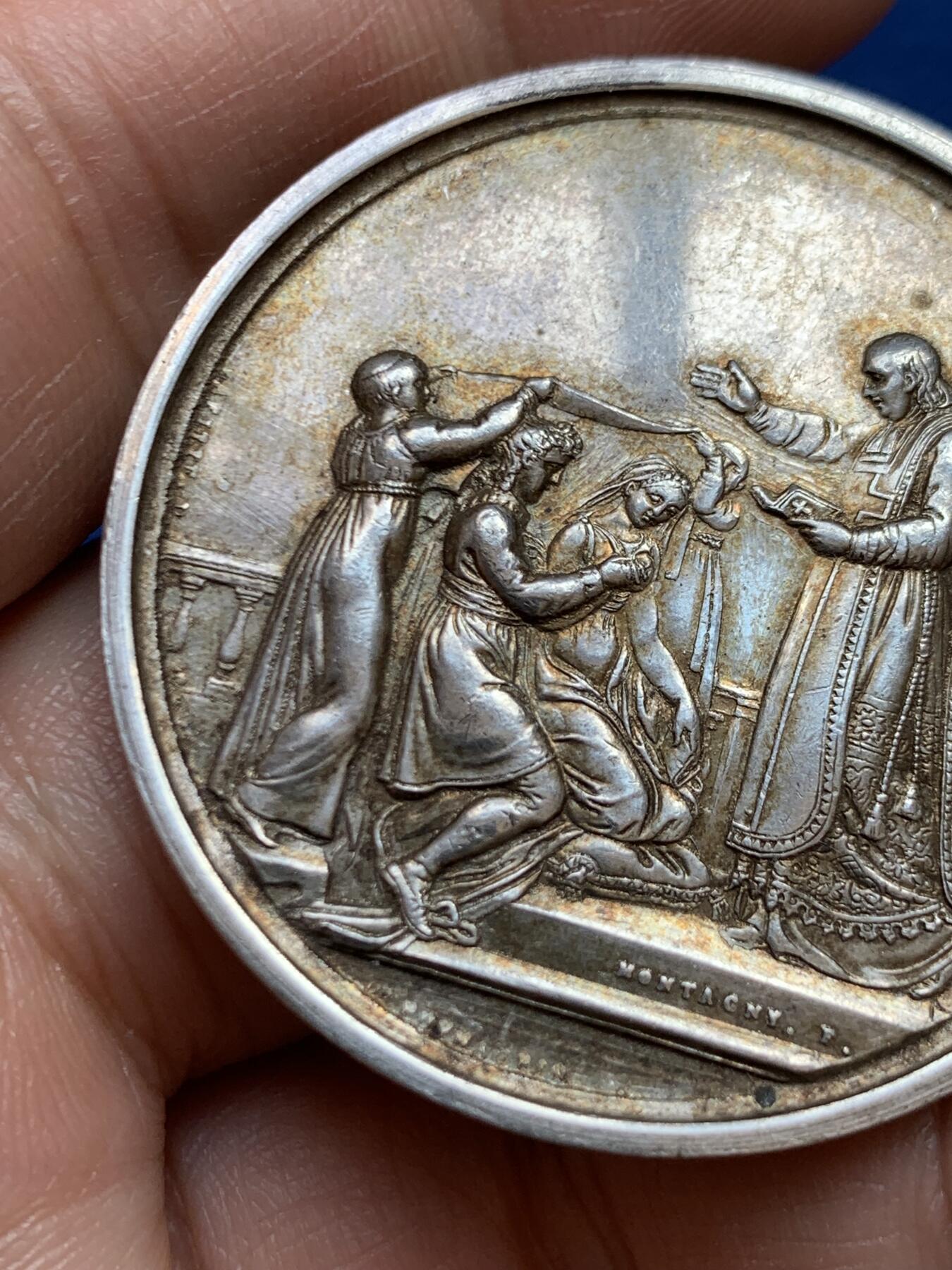 《竞宝斋》第449场 周日，周一，周二  3场连拍 （全场包邮，欢迎送拍） 婚礼银章 细节精美 31.6克 41.6mm超大规格 丰饶角银标 