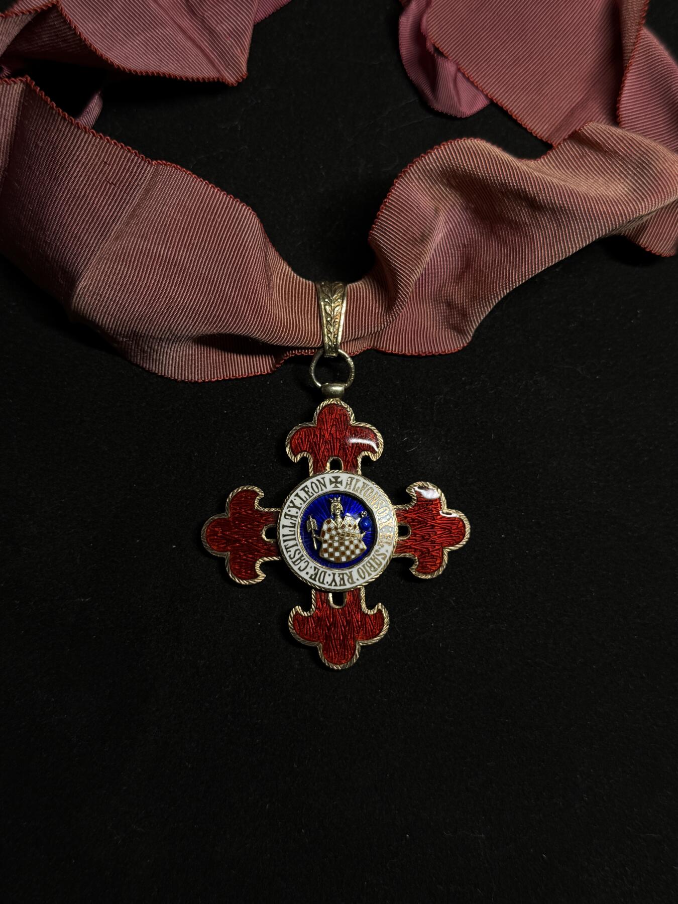 欢庆元旦！戎马世界章牌大赏第109期元旦大拍 西班牙指挥官级阿方索十世勋章，银制，授予在学术领域表现突出的个人，品相很好，少见