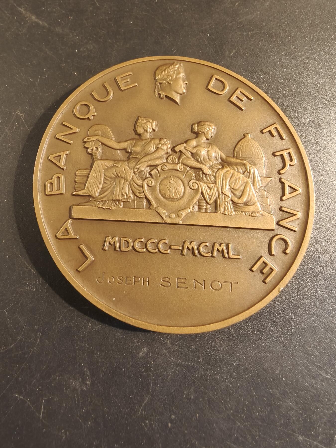 老王徽章第171期 法国法兰西银行150周年大铜章     密涅瓦与福图娜     直径68mm     重量155.7g