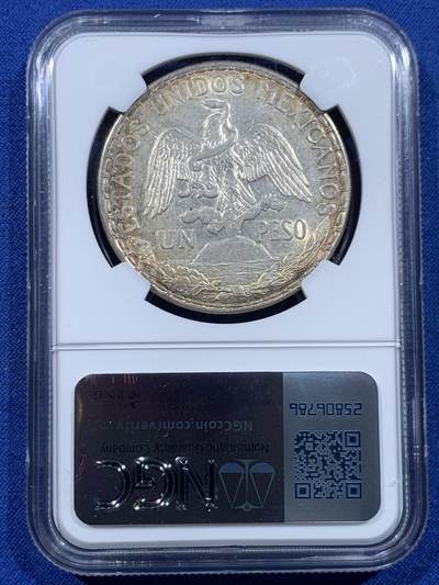 《竞宝斋》第449场 周日，周一，周二  3场连拍 （全场包邮，欢迎送拍） NGC AUD 墨西哥 1913年 1比索 银币 骑马鹰洋中的少见年份 细节美 已有五彩包浆 大热品种