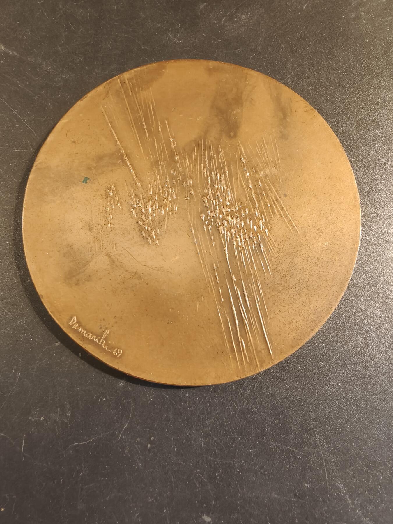 老王徽章第171期 法国国家信贷银行成立50周年大铜章     直径81mm    重量190g