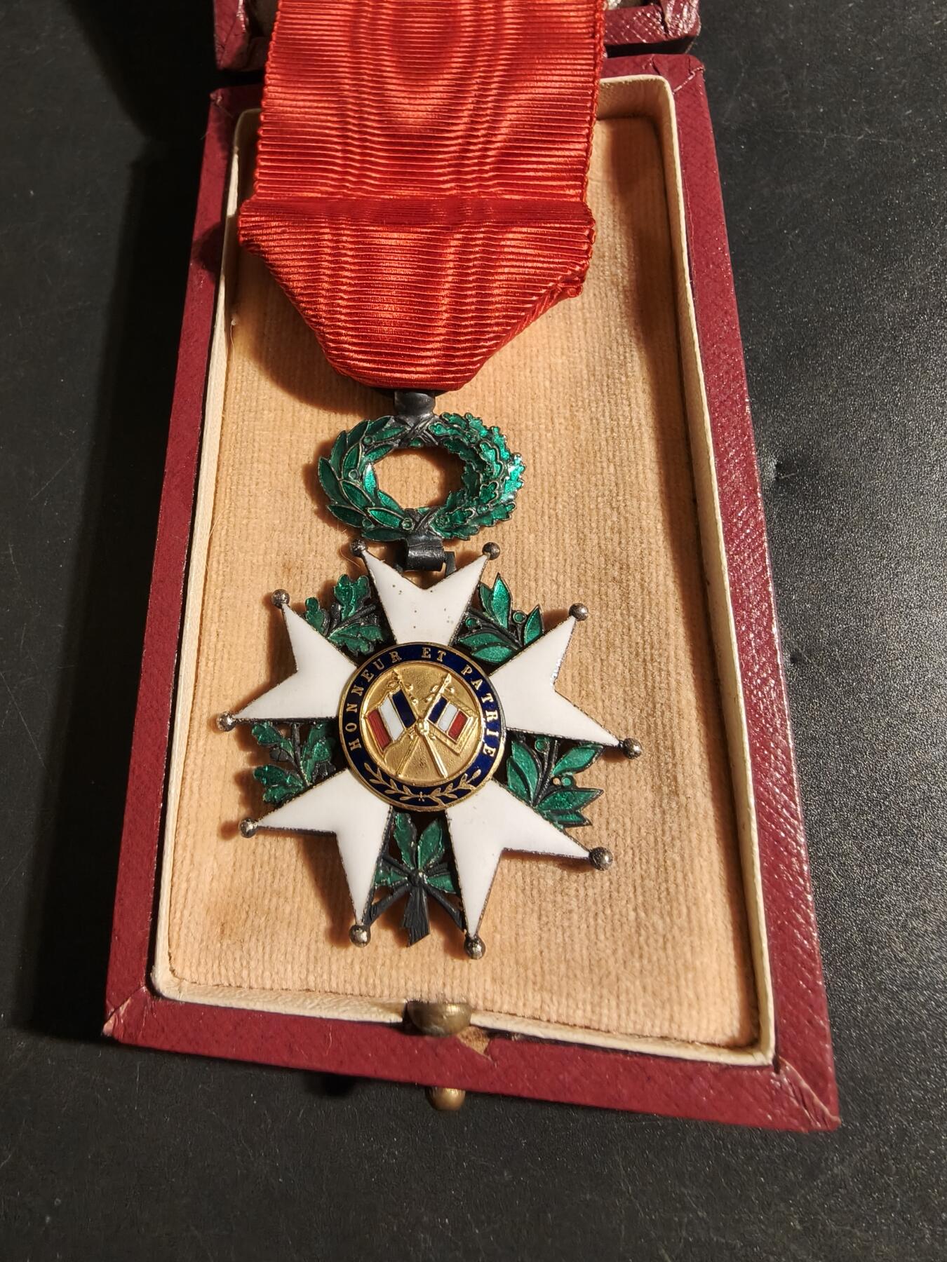 老王徽章第171期 法国骑士级荣誉军团勋章    银质珐琅    原盒    三共时期
