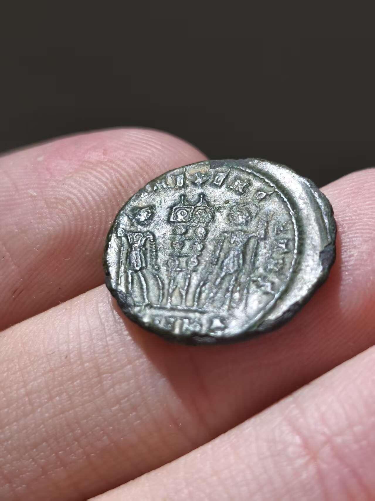 星盘世界钱币十二月二十七日古典币专场 罗马帝国君士坦丁二世富利铜币背面士兵与军旗337——340 好品细节极佳