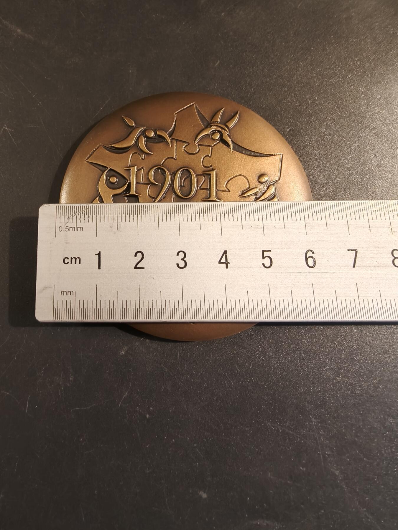 老王徽章第171期 法国圣摩尔社区大铜章     直径64mm     重量153.5g