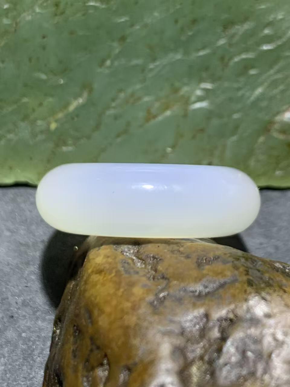 精美冰透高玉化荔枝冻玛瑙戒指一个，