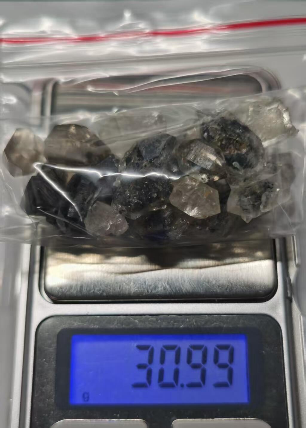 七河·世界钱币杂件水晶矿标小拍（总第31期） 藏家出品 X655（3）云贵闪灵水晶 小型 多品种 25 颗 本件拍品由合作藏家邮寄