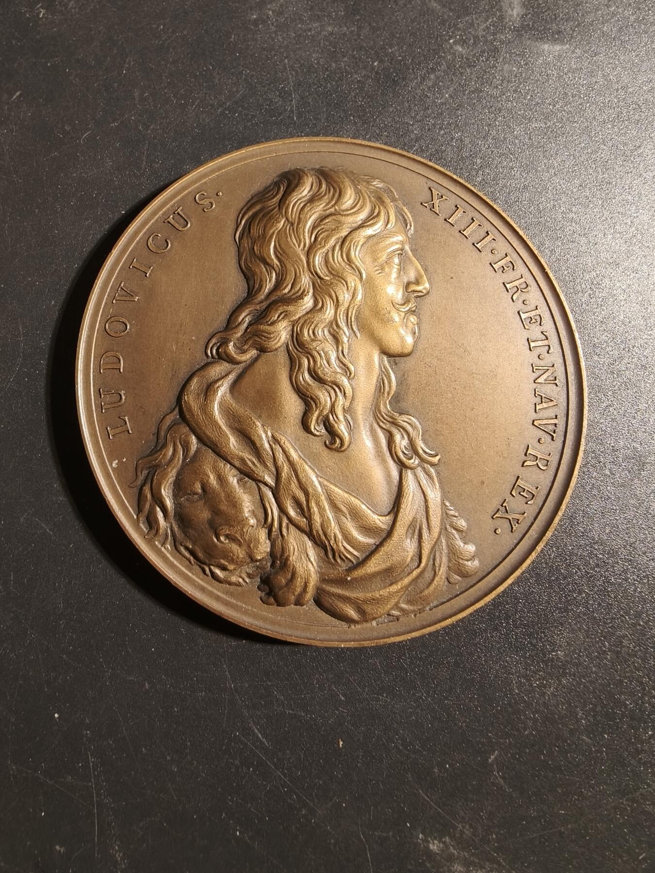 老王徽章第171期 法国1638年路易十三世《向圣母许愿》大铜章     直径68mm    重量161.9g