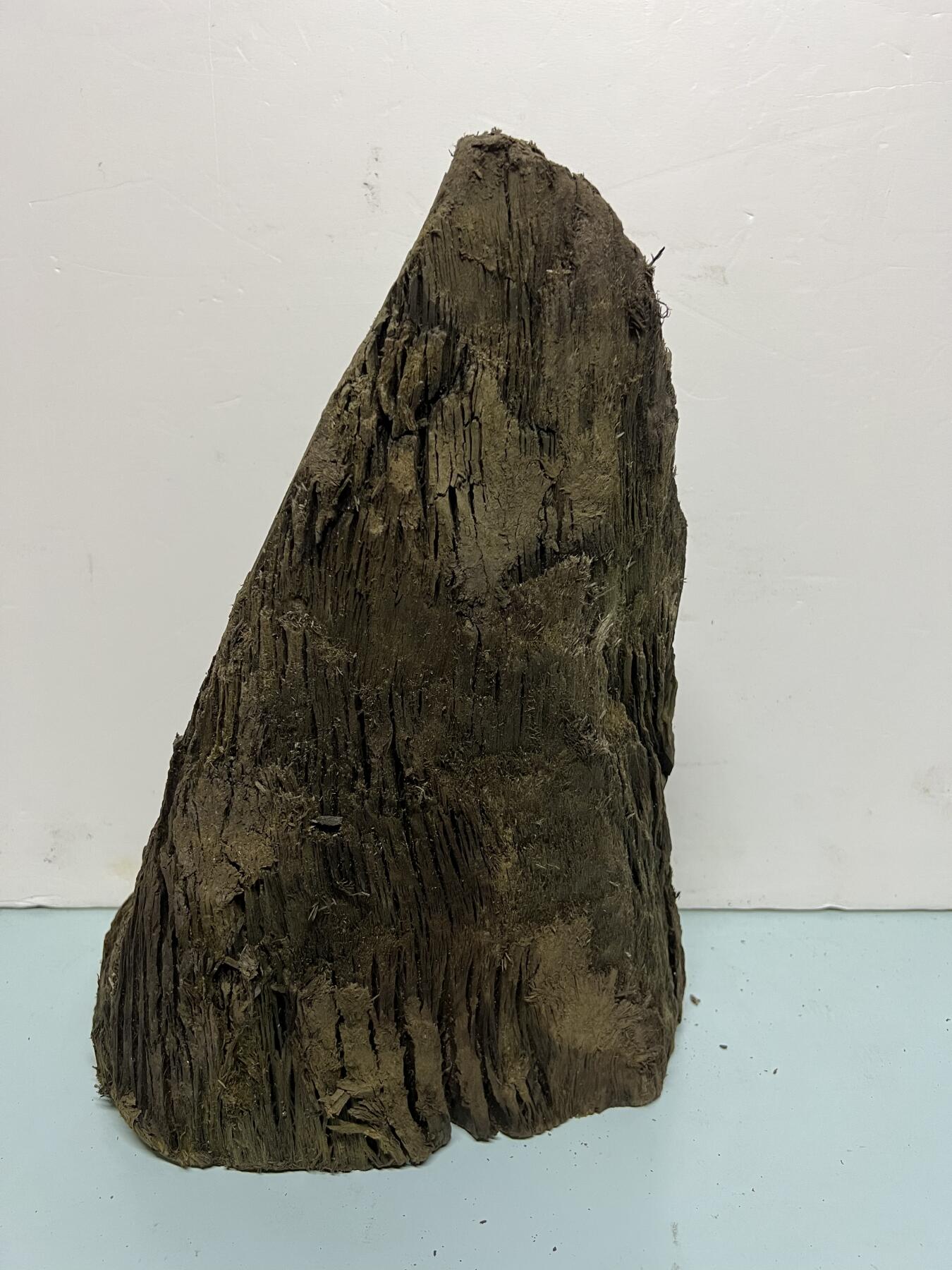 零元拍：金丝楠墩子老料 山峰 情景随型 满肉满金丝 果香满满 尺寸：32/25/15CM。