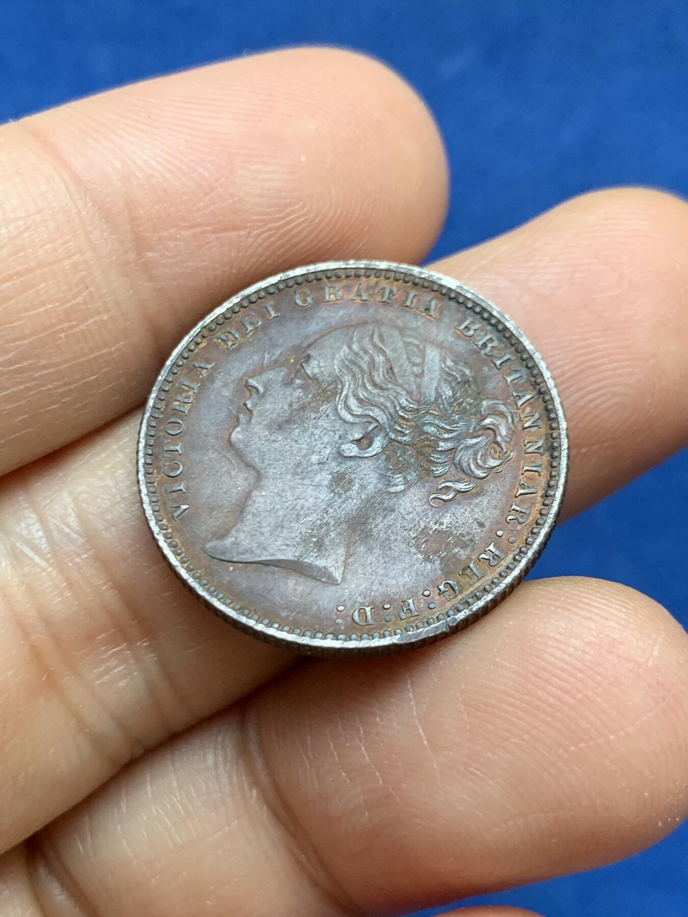 《竞宝斋》第449场 周日，周一，周二  3场连拍 （全场包邮，欢迎送拍） 英国1880年维多利亚小维先令银币 细节见图