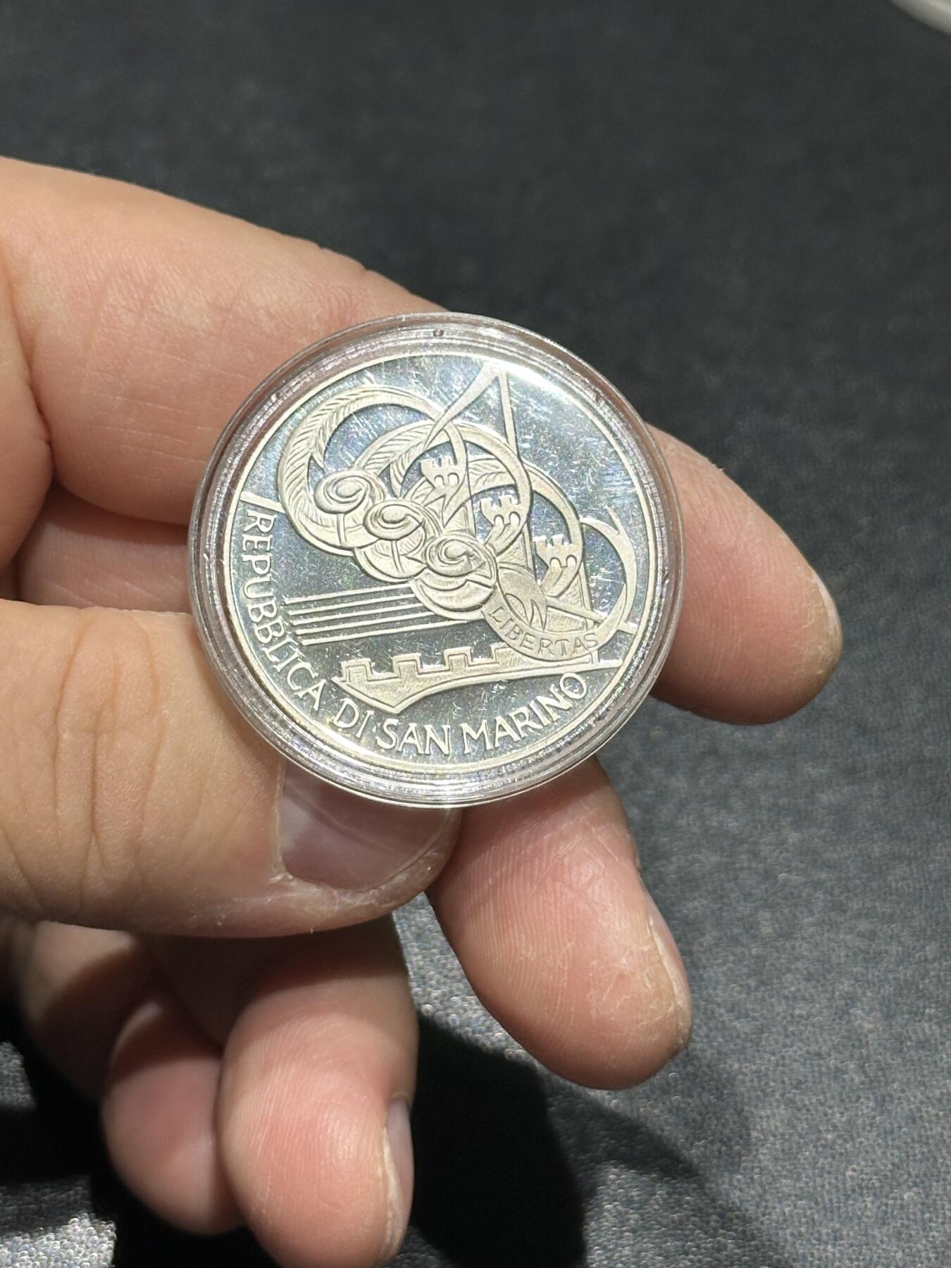 《外钞收藏家》第五百九十六期（精品大拍场）（本平台长期征集拍品、欢迎藏友们联系合作） 圣马力诺2007年指挥家大提琴家托斯卡尼尼5欧元精制银币（18克925银）