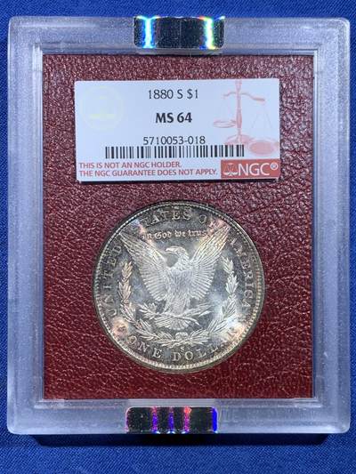 《竞宝斋》第449场 周日，周一，周二  3场连拍 （全场包邮，欢迎送拍） - NGC MS64 美国 1880年 1美元 摩根银币 正宗“Redfield派拉蒙”集藏原盒 少见品种 五彩包浆 优秀底板
