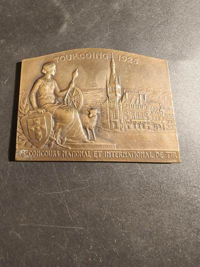 老王徽章第171期 - 法国1925年图尔宽第28届全国和国际射击比赛方形大铜章      尺寸67×50mm     重量88.1g