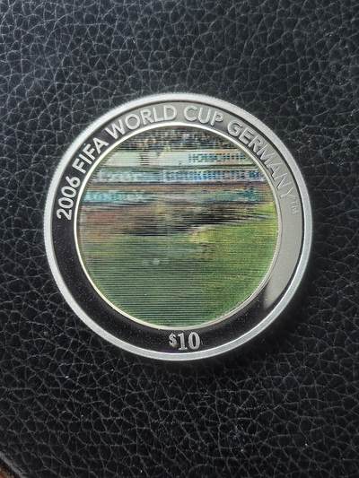 道一币馆币章第一百六十一场 - 所罗门群岛2005年德国世界杯魔术贴章10元精制银币  31.1g 999s