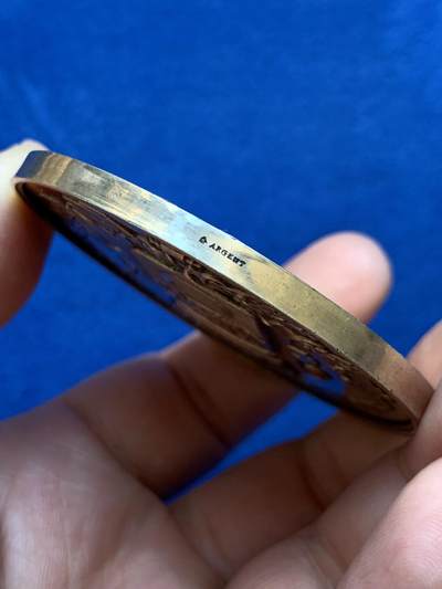 《竞宝斋》第449场 周日，周一，周二  3场连拍 （全场包邮，欢迎送拍） 法国1878年维苏尔射击协会镀金大银章，蜜蜂银标边铭，重91.25g，直径61mm。光材料价都上千了