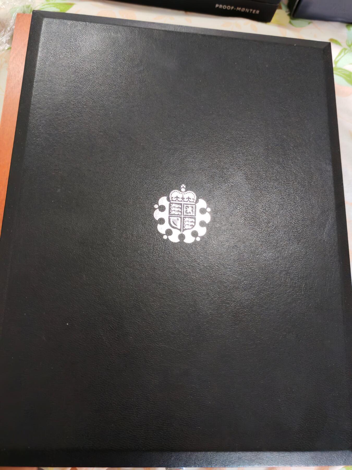 长老汇蛇年精选第八十五场拍卖 2008英国盾徽7枚套装首发年精制加厚银币，85.87克925银，盒证全，3000套，书式大盒