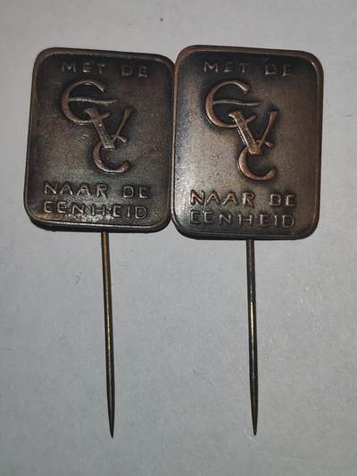 韵星假日拍卖第三十三期 -- Rimey Holidays Auction 33 - 捷克斯洛伐克cvc组织证章插针一对