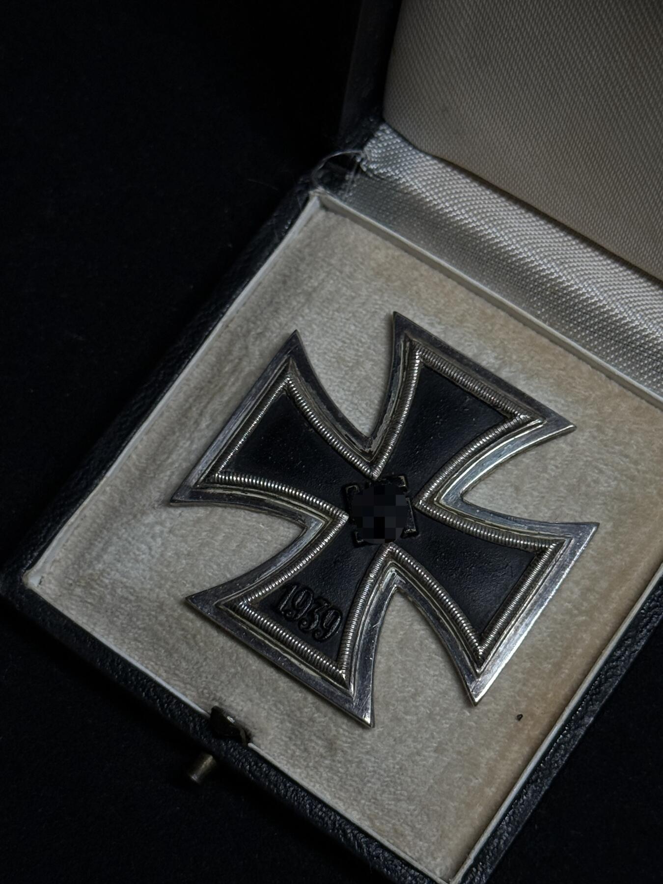 欢庆元旦！戎马世界章牌大赏第109期元旦大拍 铭记历史！德国二战一级铁十字勋章，带盒