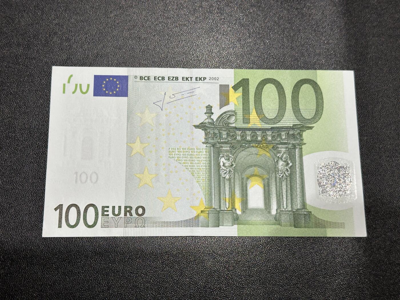 《外钞收藏家》第五百九十六期（精品大拍场）（本平台长期征集拍品、欢迎藏友们联系合作） 二签100欧元 UNC- 有软折