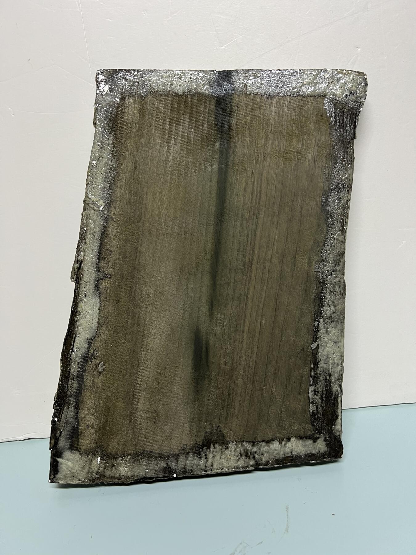 零元拍：1220-3 金丝楠 牌子料   满金丝 果香满满 尺寸：34/32/24/22/厚2.3CM。木料四周是涂抹的防裂胶