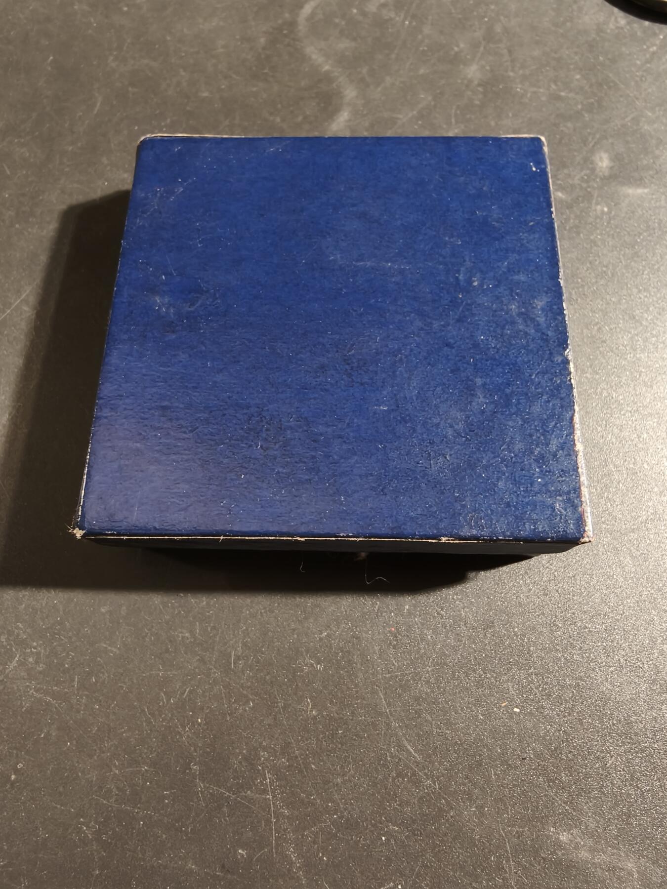 老王徽章第171期 比利时弗勒吕斯1903年国际博览会镀金大铜章    带盒子     Cuivre铜标     直径50mm      重量55.7g