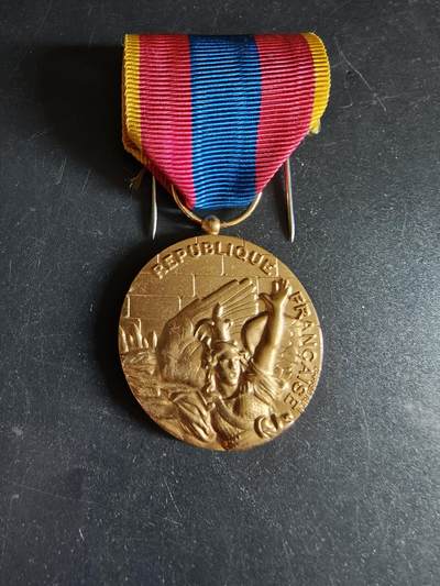 老王徽章第171期 - 法国金级国防服役奖章    高浮雕版