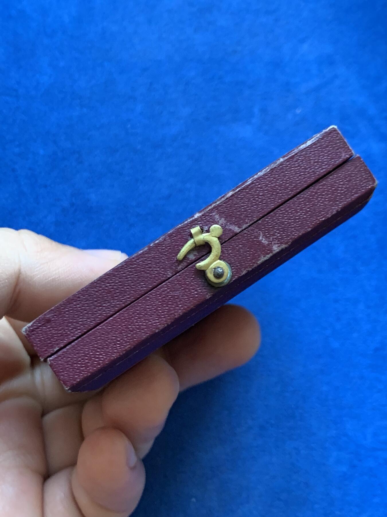 《竞宝斋》第449场 周日，周一，周二  3场连拍 （全场包邮，欢迎送拍） 法国鲁昂市建筑工会纪念铜章 56.2克 49.8mm 铜标边铭 带盒