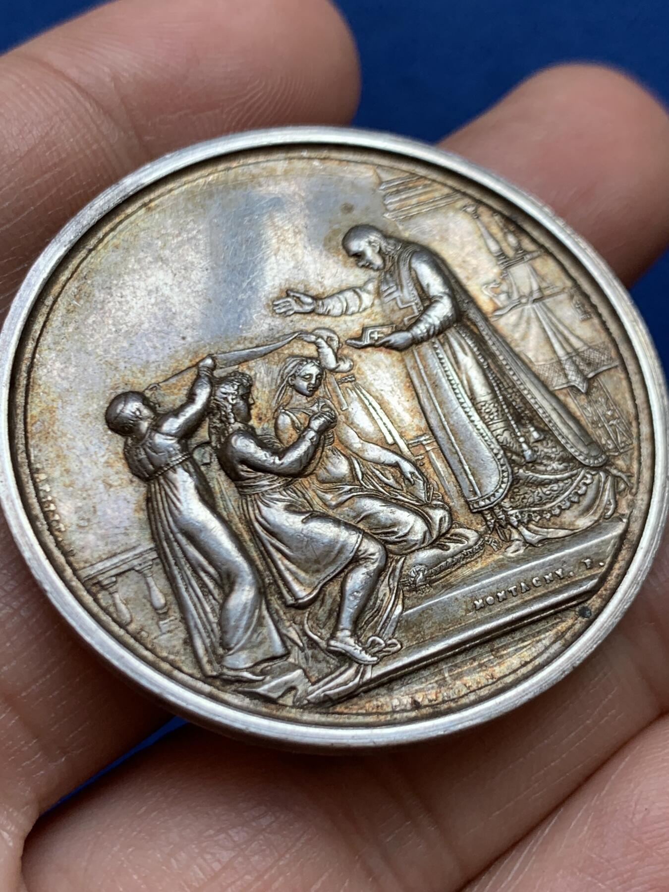 《竞宝斋》第449场 周日，周一，周二  3场连拍 （全场包邮，欢迎送拍） 婚礼银章 细节精美 31.6克 41.6mm超大规格 丰饶角银标 