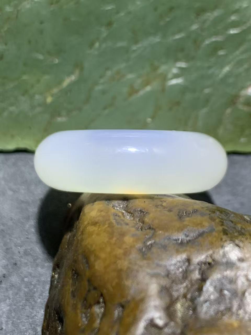 精美冰透高玉化荔枝冻玛瑙戒指一个，