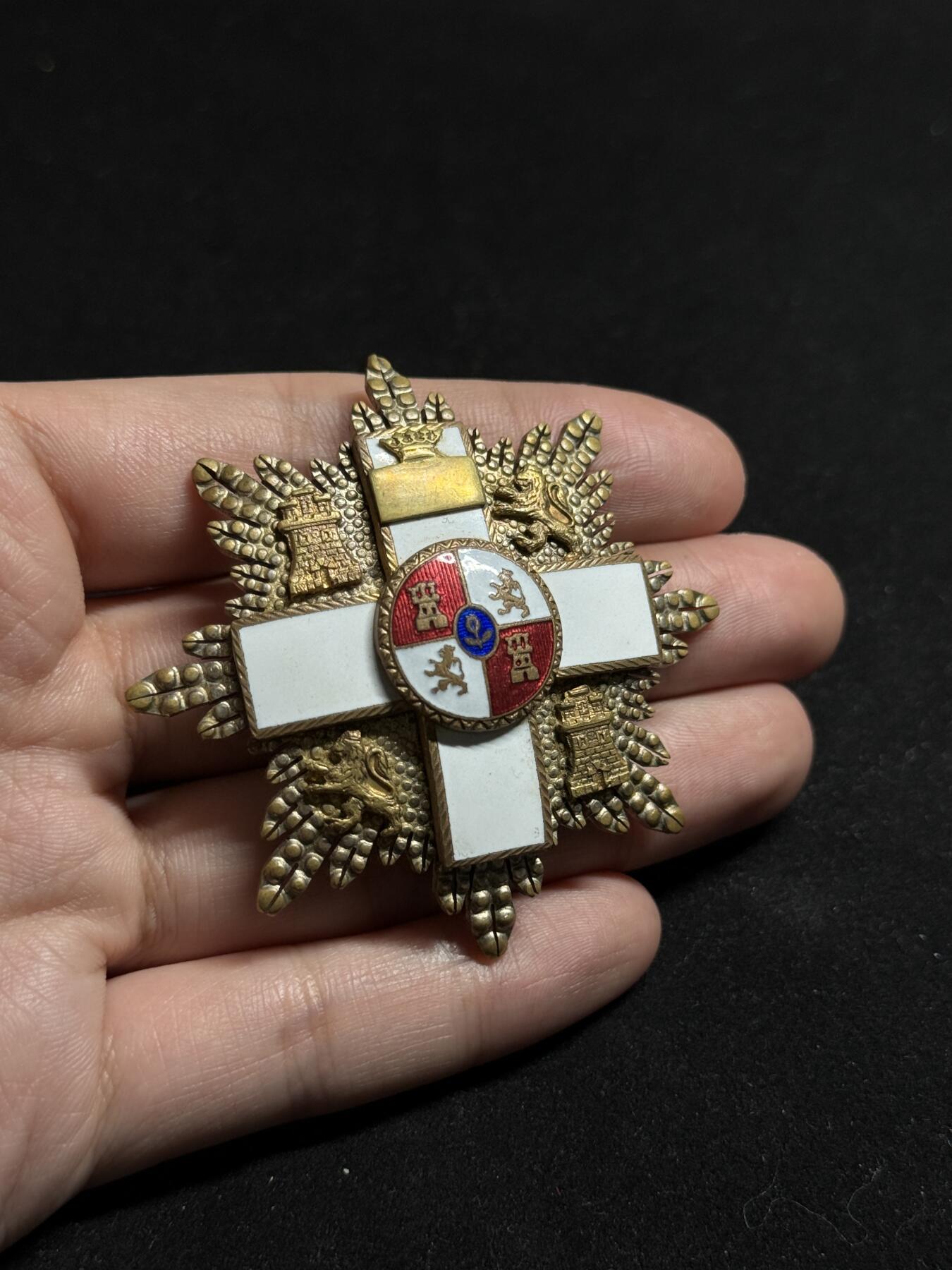 欢庆元旦！戎马世界章牌大赏第109期元旦大拍 西班牙军事功勋勋章星芒章，弗朗哥时期，铜制