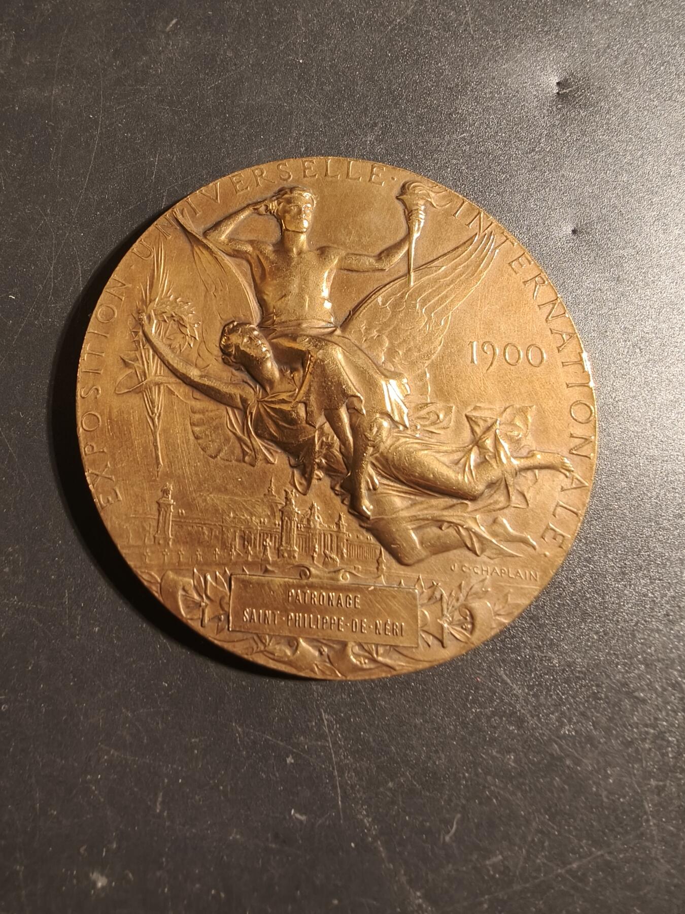 老王徽章第171期 法国巴黎1900世博会大铜章    大师夏普兰作品    直径64mm     重量103.3g