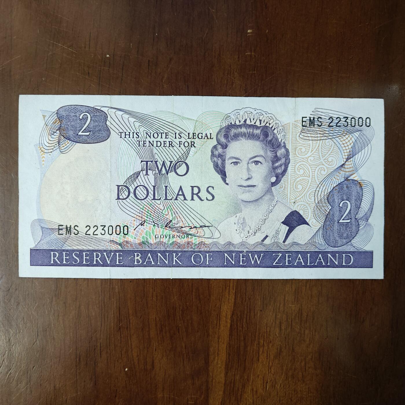 豹子号000大洋洲新西兰1981年版2圆(花冠女王)原图片品如图