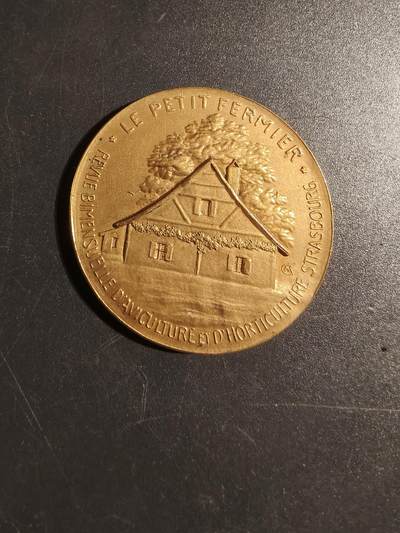 老王徽章第171期 - 法国圣路易斯《小小农民》主题展览会大铜章    直径40mm    重量24.9g