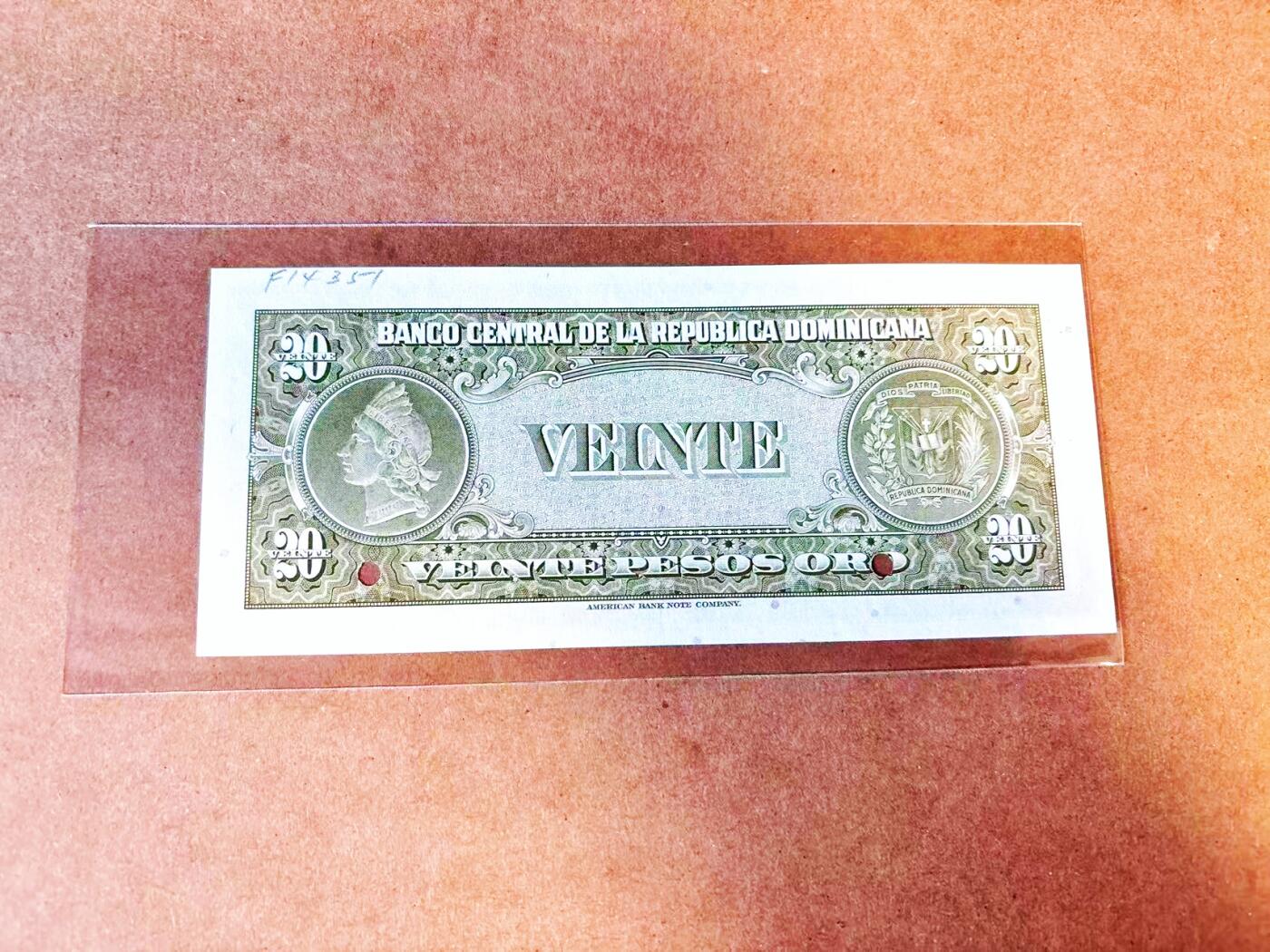 【Blue Auction】世界纸币精拍第766期——18级TOP拍卖/信誉/品质/专业/高效💫 【样钞】多米尼加1962年20比索 世界遗产圣多明各伯爵之门Puerta del Conde 独立宣言宣读、第一面国旗升起之地 美金设计 全新UNC 背面注释属正常现象 P-94s仅3张评级记录 目录价400美金