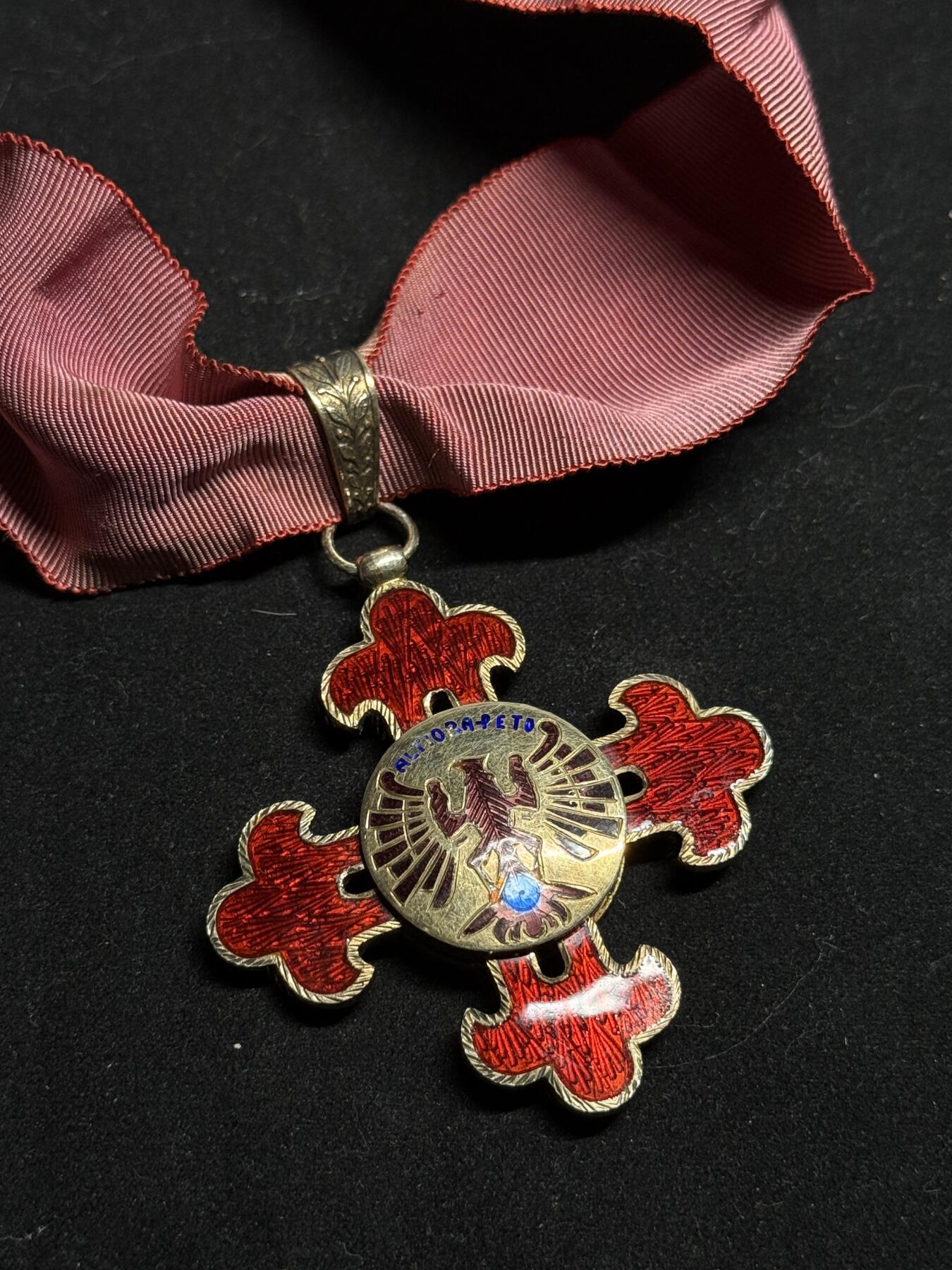 欢庆元旦！戎马世界章牌大赏第109期元旦大拍 西班牙指挥官级阿方索十世勋章，银制，授予在学术领域表现突出的个人，品相很好，少见