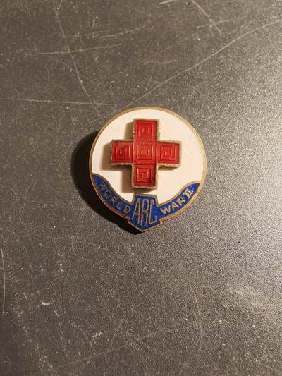 老王徽章第171期 - 美国二战红十字会服务证章    铜质珐琅