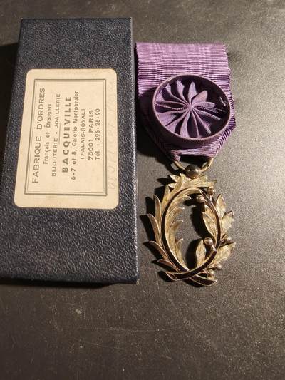 老王徽章第171期 - 法国军官级棕榈叶勋章     原盒    珠宝商巴克维尔之家版本