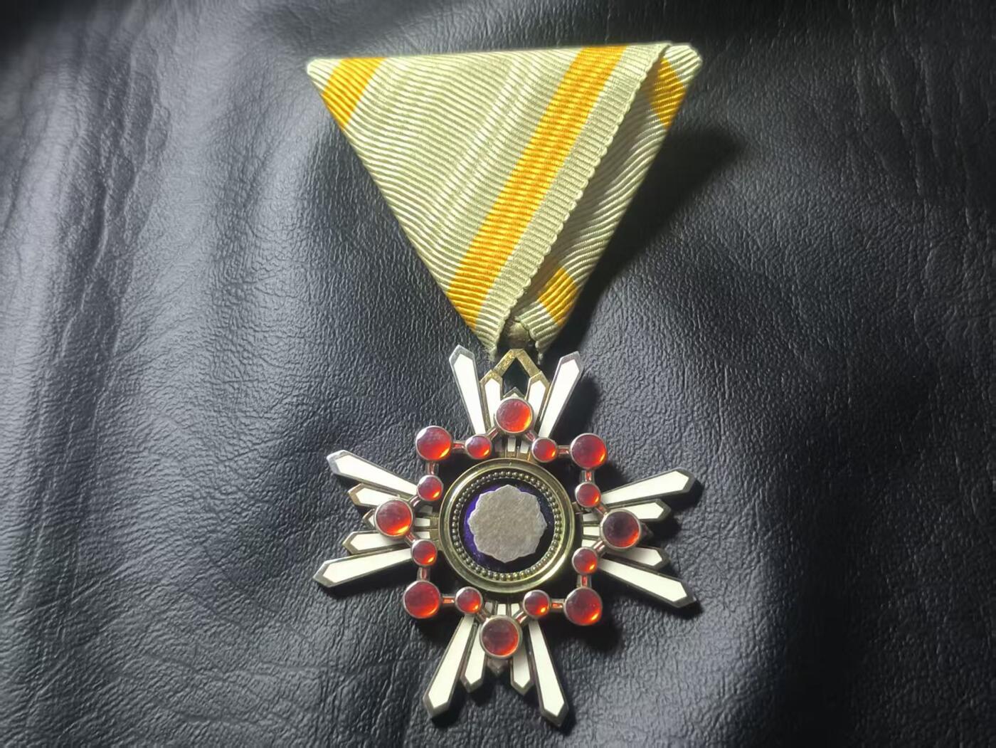 罗岚⭐爱藏⭐甄选专拍第二场-分享拍场赚佣（实体店在建中···） 日本勋五等瑞宝章 银质珐琅材质 美品