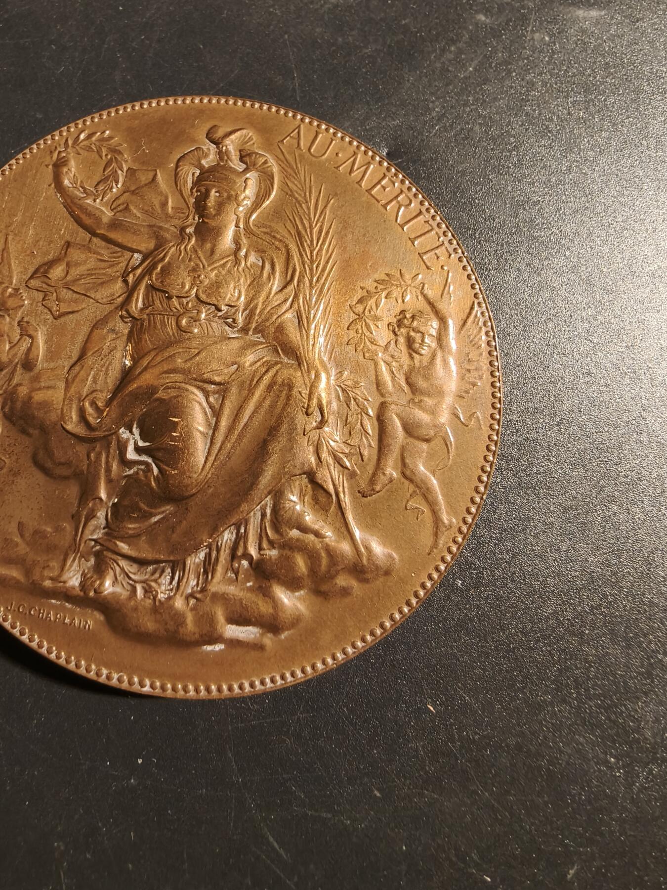 老王徽章第171期 法国《功绩》主题大铜章     大师夏普兰作品     直径68mm     重量153.2g