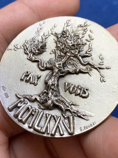 《竞宝斋》第449场 周日，周一，周二  3场连拍 （全场包邮，欢迎送拍） 梵蒂冈 1975年 保罗六世银章 带包浆少见 44.6g 44mm 高浮雕