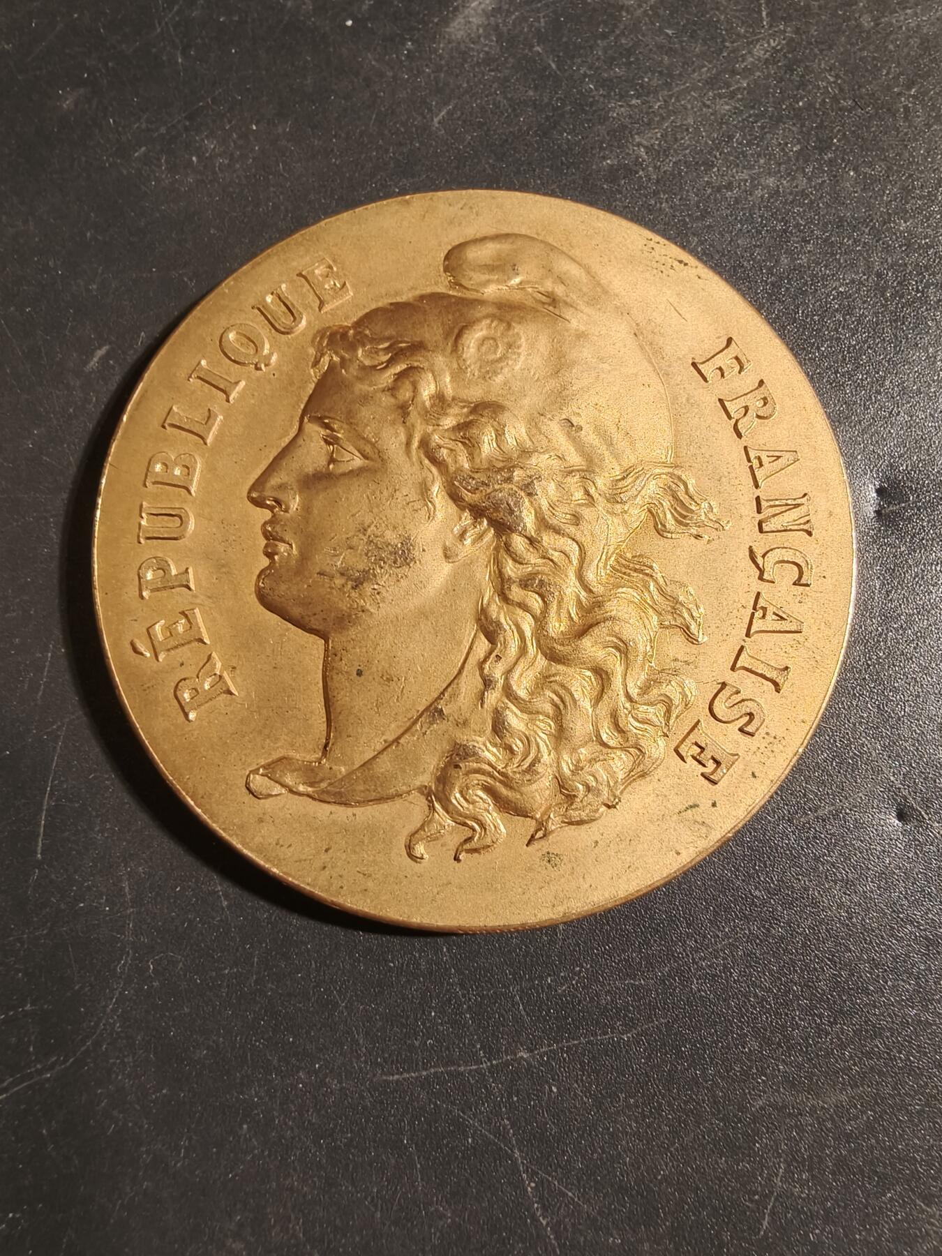 老王徽章第171期 法国巴黎禽畜饲养者国际博览会镀金大铜章     直径50mm     重量58.6g