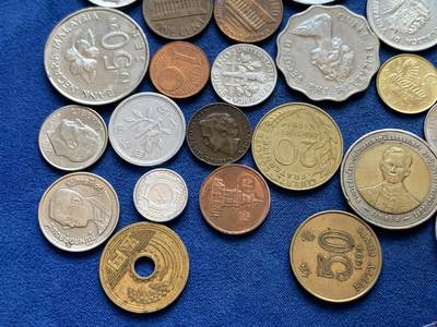 《竞宝斋》第449场 周日，周一，周二  3场连拍 （全场包邮，欢迎送拍） 外国硬币一组 细节见图 总重约165克