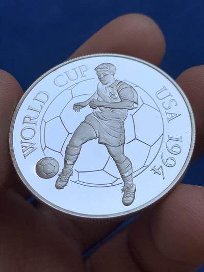 《竞宝斋》第449场 周日，周一，周二  3场连拍 （全场包邮，欢迎送拍） 牙买加1994年美国世界杯大银币 28.25g 925银