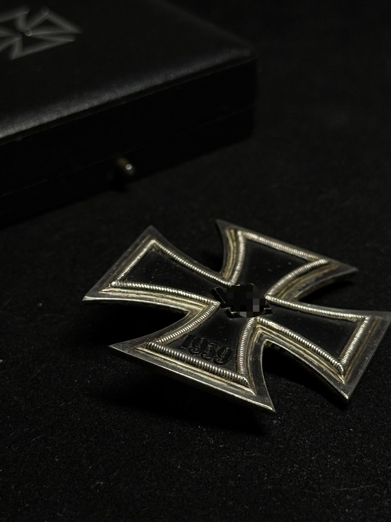 欢庆元旦！戎马世界章牌大赏第109期元旦大拍 铭记历史！德国二战一级铁十字勋章，带盒