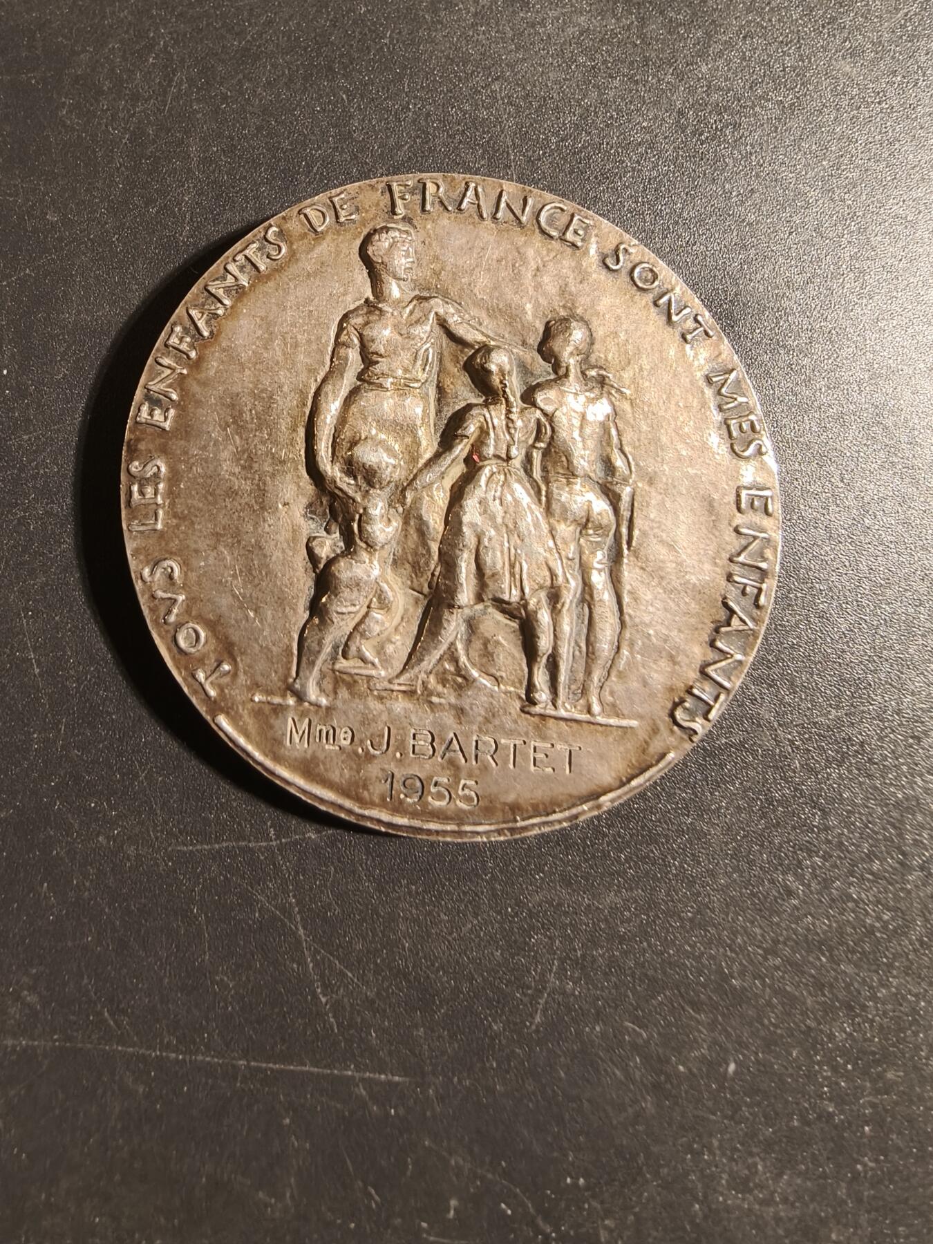 老王徽章第171期 法国国家教育大银章    科尔宾名作     950银    直径45mm    重量44.1g