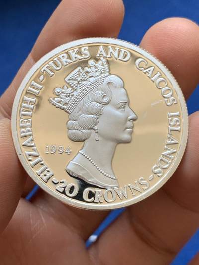 《竞宝斋》第449场 周日，周一，周二  3场连拍 （全场包邮，欢迎送拍） 英属特克斯和凯科斯1994年诺曼底登陆50周年大银币 31.15g 999银